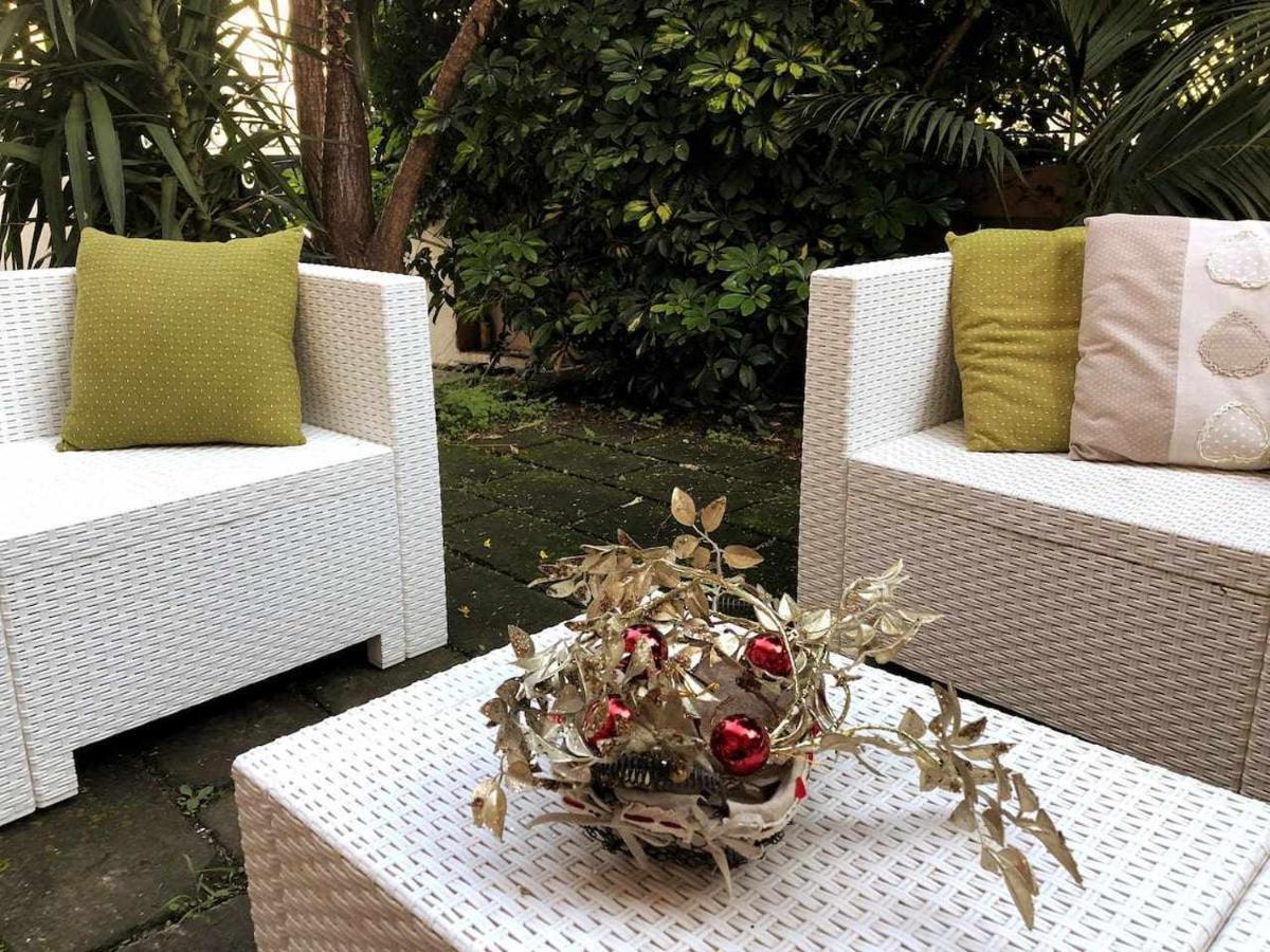 Elegante Villa Lu Centro Citta Con Parcheggio Κάλιαρι Δωμάτιο φωτογραφία