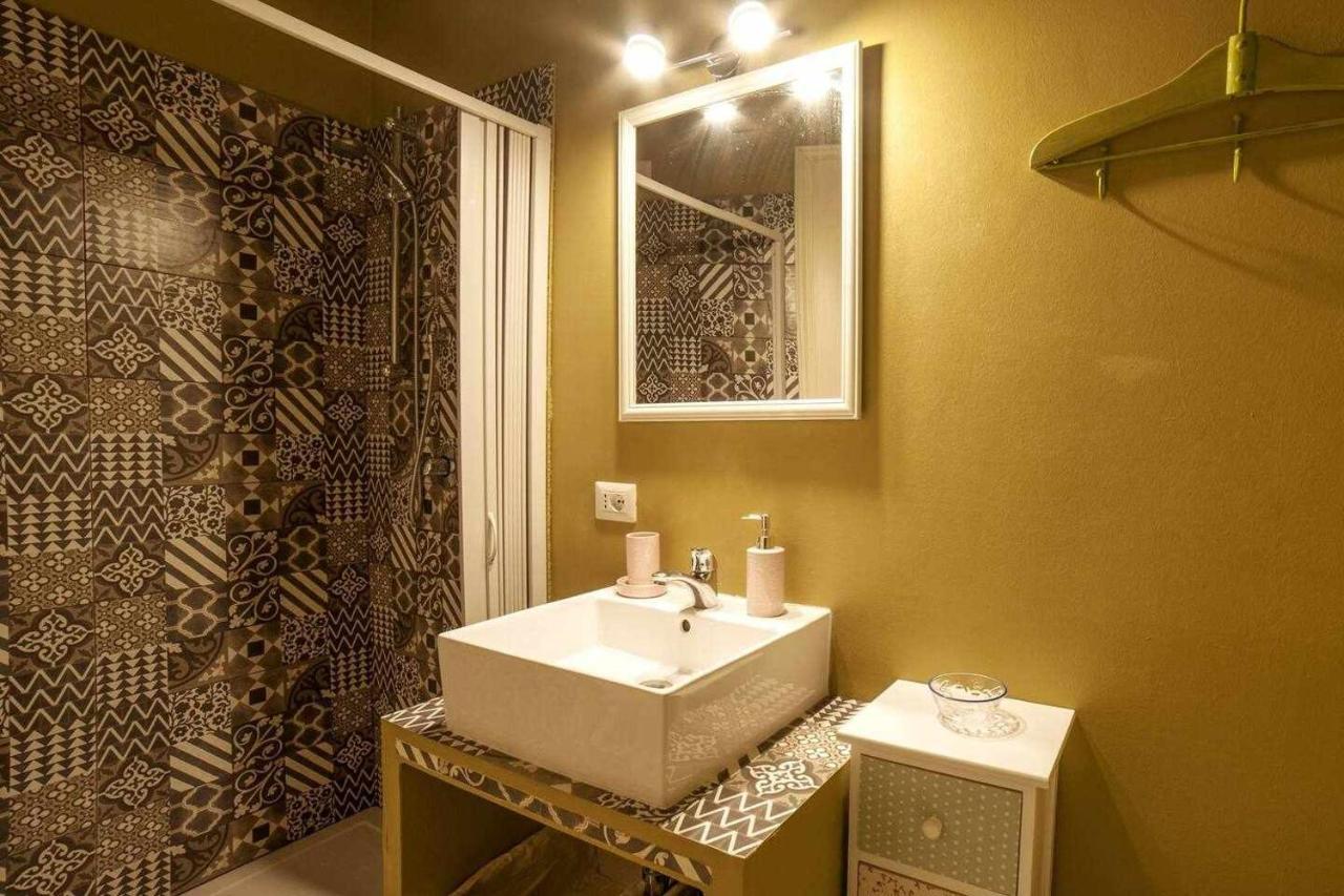 Elegante Villa Lu Centro Citta Con Parcheggio Κάλιαρι Δωμάτιο φωτογραφία